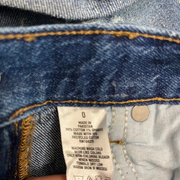 NWT Aero Stretch Mom Jean Shorts Distressed Denim 3.5” Inseam Women’s Size 0 - Picture 4 of 4